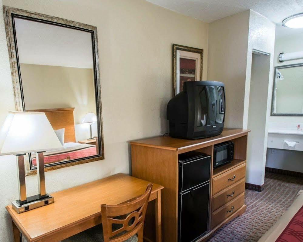 Quality Inn Atlantic Beach-Mayo Clinic Jax Area Exterior photo